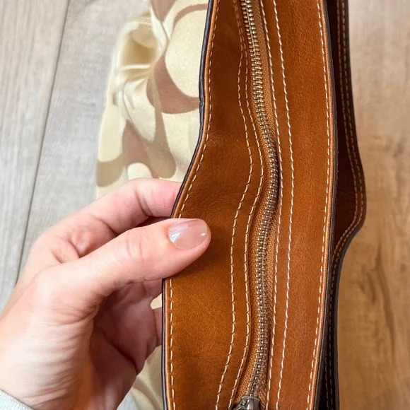 Coach Authentic Optic Signature Zoe Bag - Picture 13 of 16